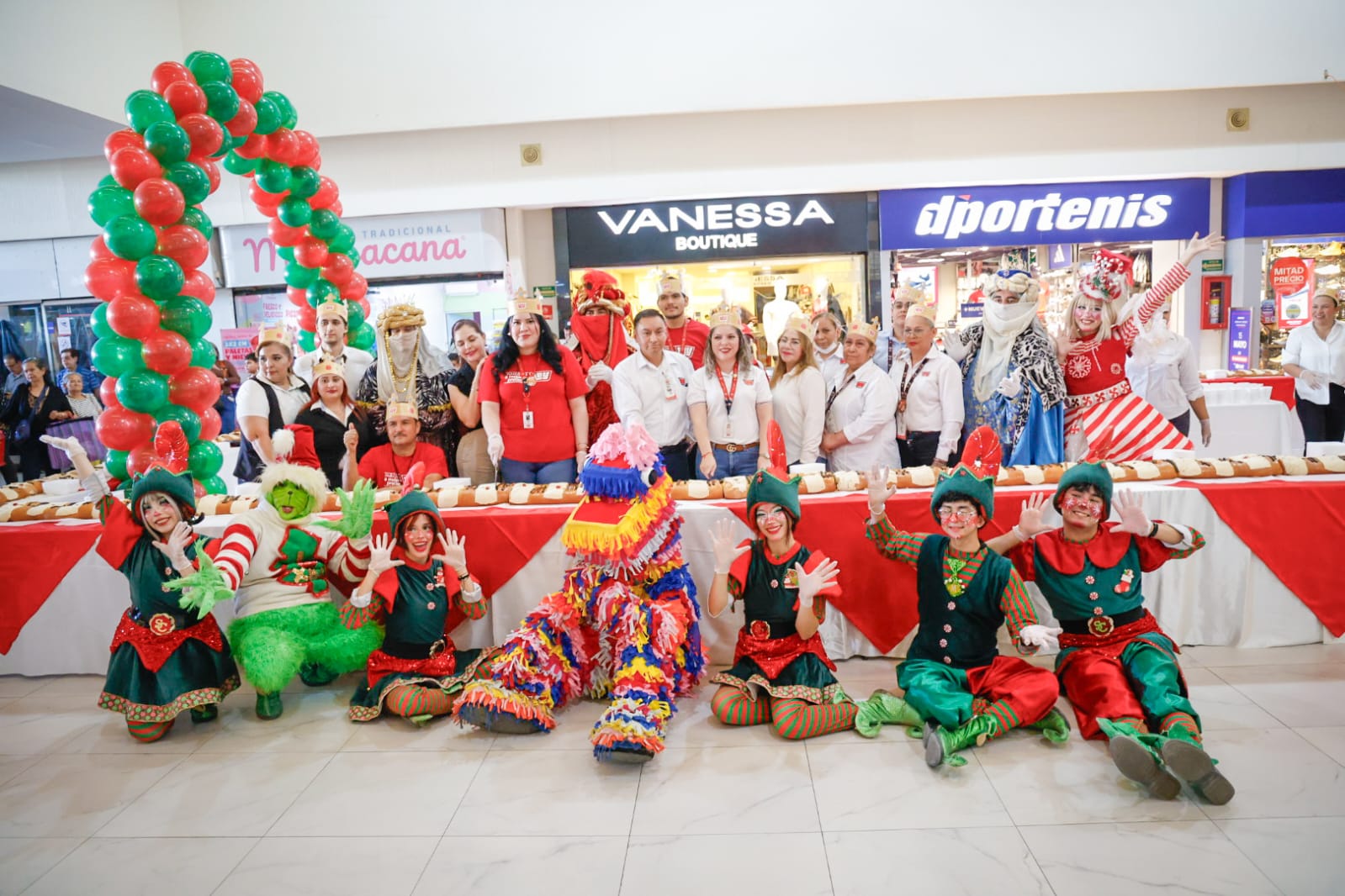 Rosca de Reyes gigante Casa Ley