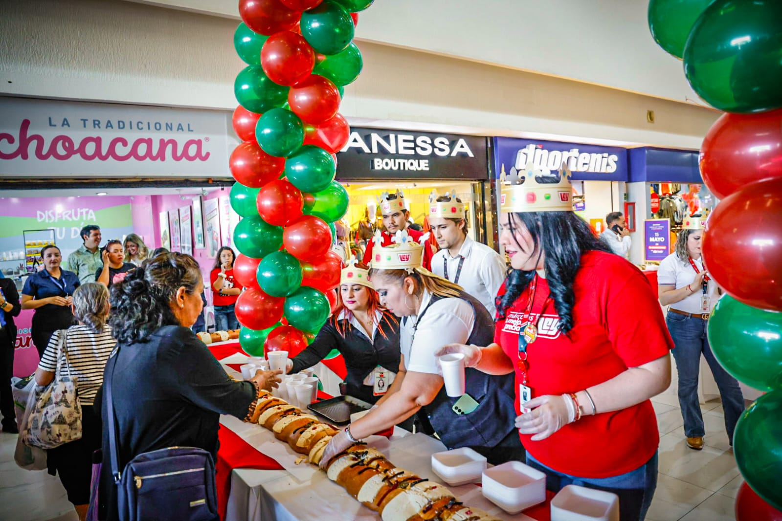 Rosca de Reyes gigante Casa Ley