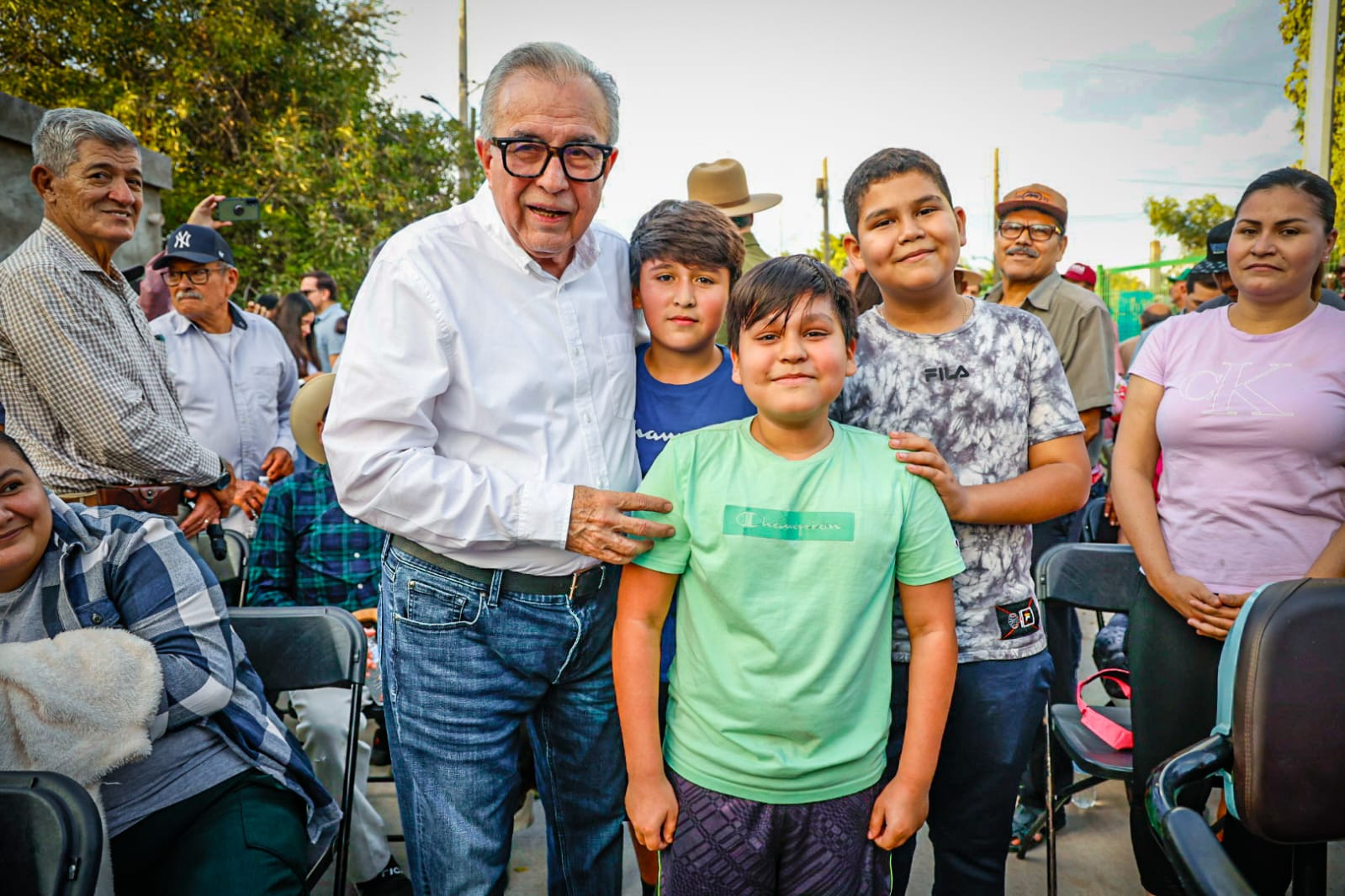 Rubén Rocha Moya y Juan de Dios Gámez Mendívil entregan pavimentaciones y espacio deportivo en El Diez, Culiacán