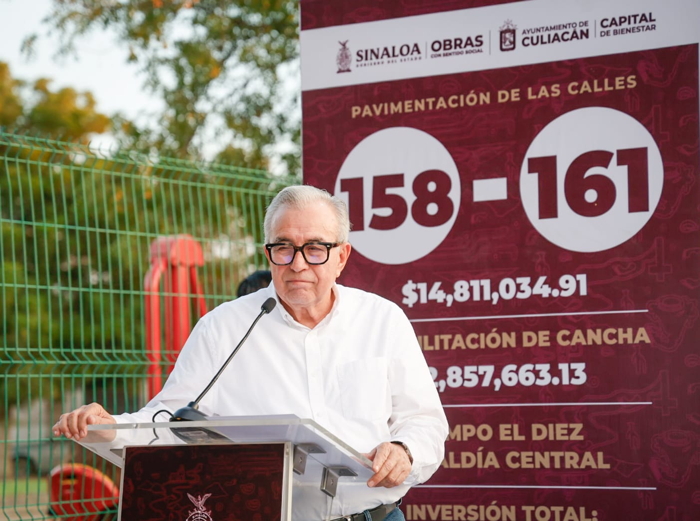 Rubén Rocha Moya y Juan de Dios Gámez Mendívil entregan pavimentaciones y espacio deportivo en El Diez, Culiacán