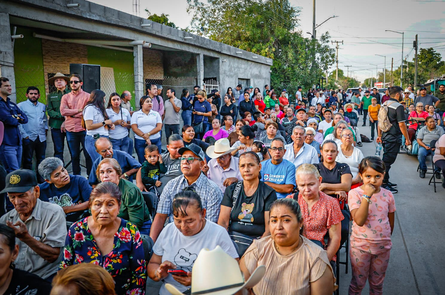 Rubén Rocha Moya y Juan de Dios Gámez Mendívil entregan pavimentaciones y espacio deportivo en El Diez, Culiacán