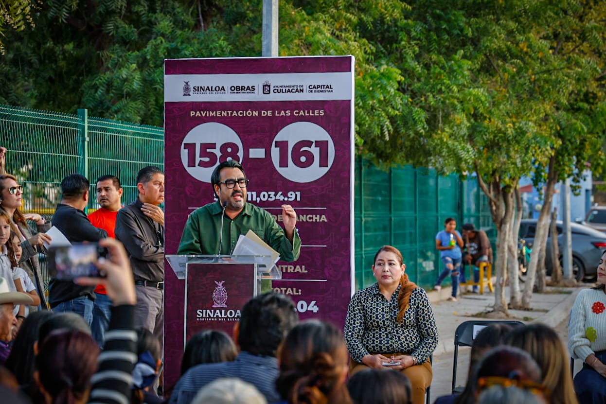 Rubén Rocha Moya y Juan de Dios Gámez Mendívil entregan pavimentaciones y espacio deportivo en El Diez, Culiacán