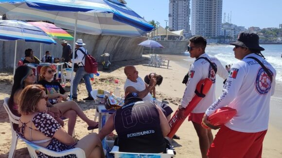 Escuadrón de salvamento acuático emite alerta preventiva por condiciones adversas en playas de Mazatlán, Sinaloa