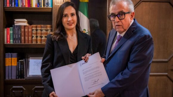 Gobernador toma protesta a Sandra Angulo Cázarez como secretaria de Transparencia y Rendición de Cuentas