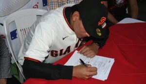 Santiago Guerrero firma con Gigantes de San Francisco
