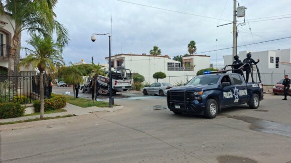 Se incendia patrulla de la Policía Municipal de Ahome, Sinaloa