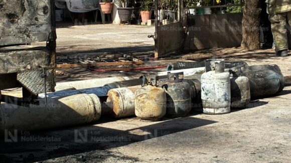 Clausura PC Ahome áreas de gasera en Ejido Mochis tras la explosión de tanques durante el jueves