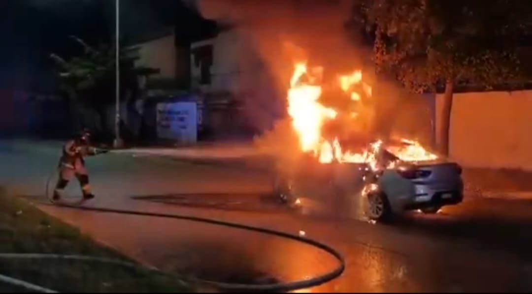 Se incendia vehículo en Mazatlán, Sinaloa