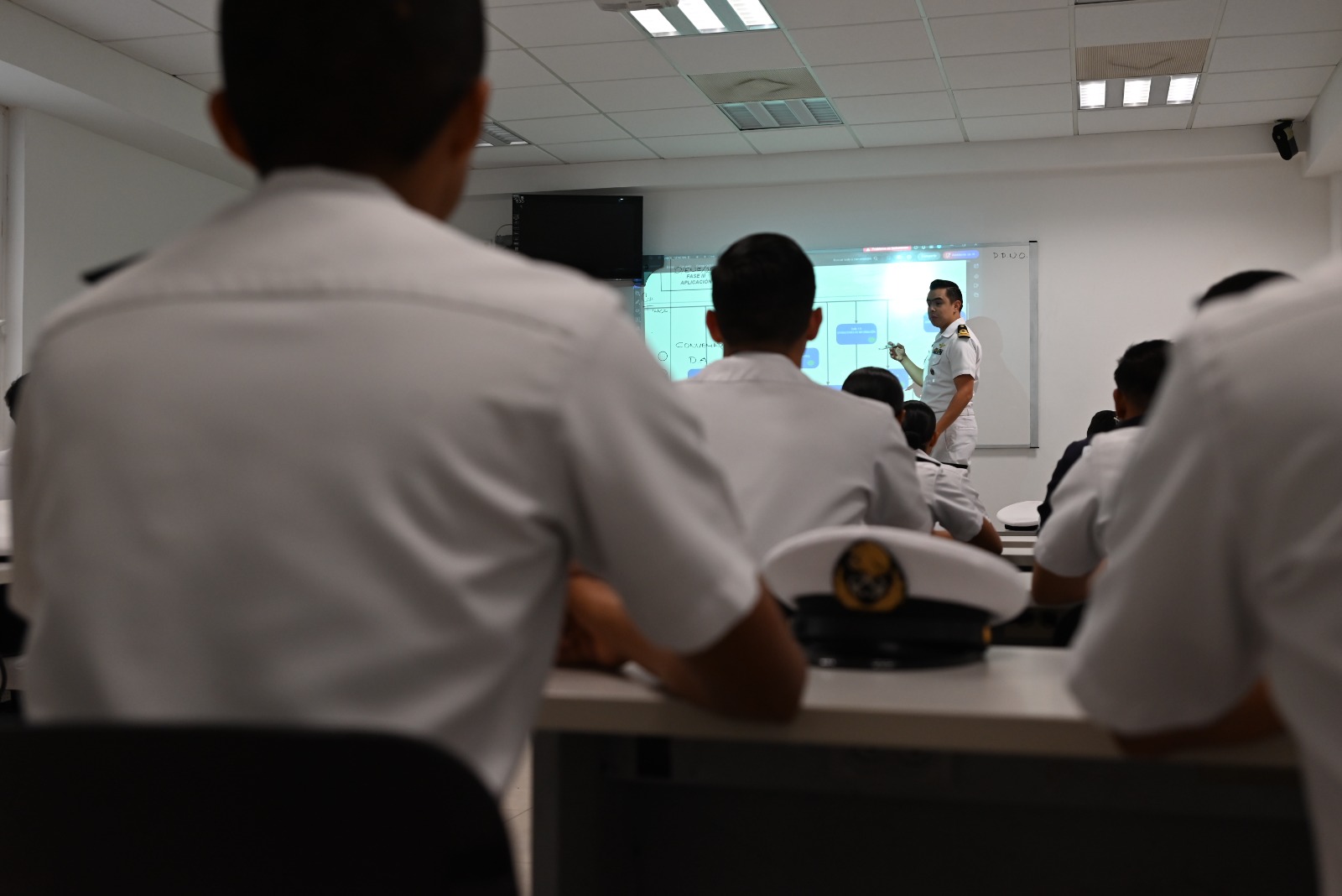 Secretaría de Marina llama a jóvenes a ingresar a establecimientos educativos navales