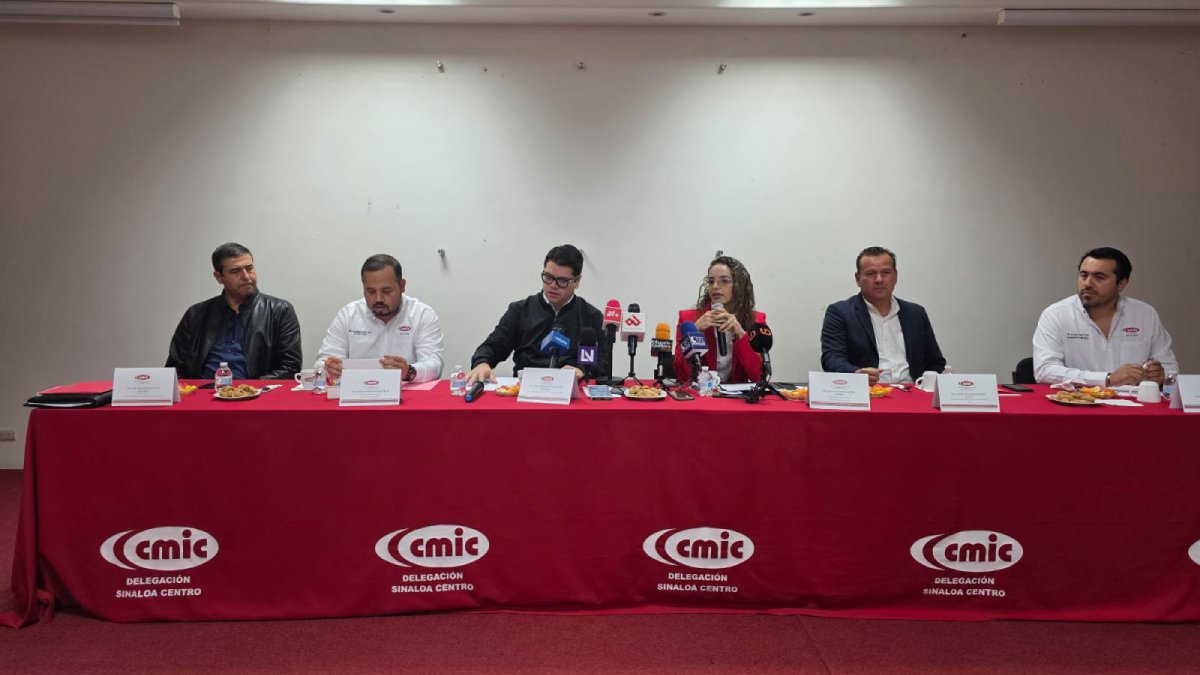 secretario de obras publicas de sinaloa raul francisco montero zamudio en conferencia