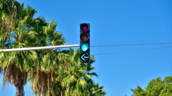 En total se instalarán 14 semáforos en Los Mochis; sincronizarán los ya existentes para agilizar el tráfico