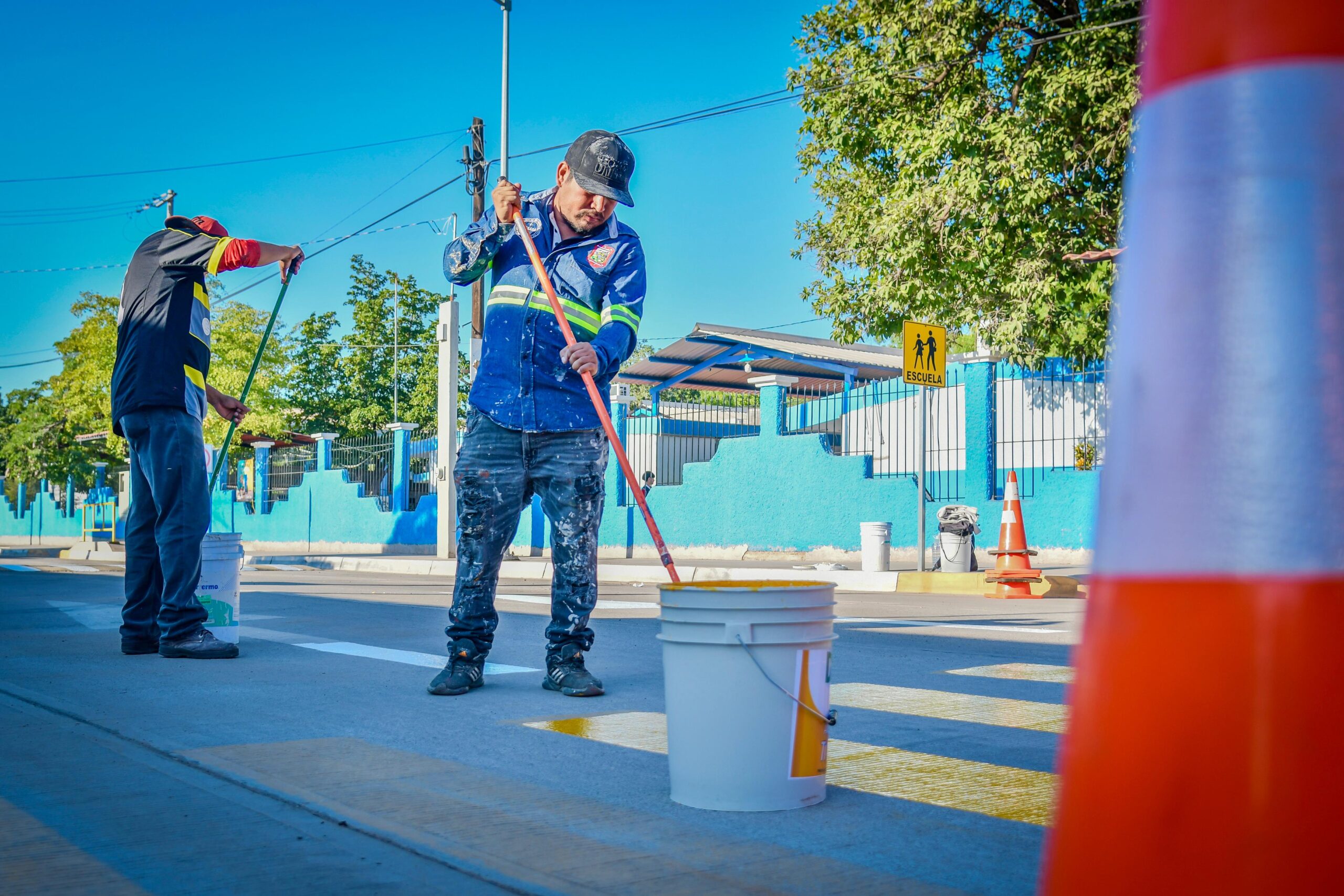 pintado de señalización vial en zonas escolares