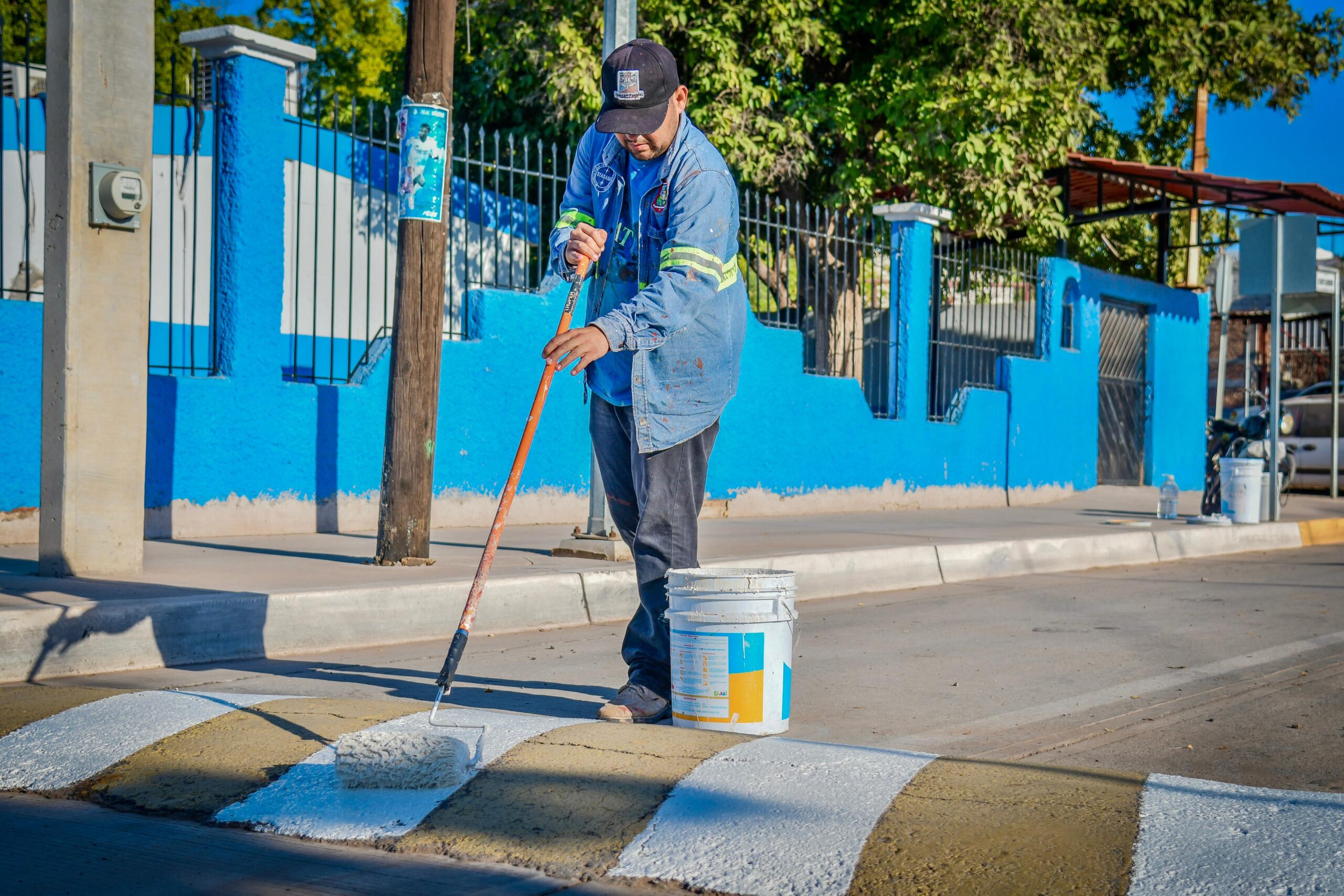 pintado de señalización vial en zonas escolares