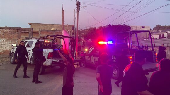 ¡Perseguían a un motociclista que disparaba al aire! Chocan patrullas y terminan siete policías heridos en Mazatlán, Sinaloa