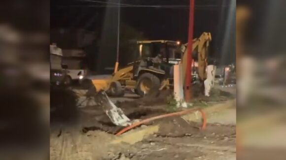 Persiste inconformidad en Angostura, Sinaloa, por tala de árboles en bulevar principal; trabajos continúan durante la noche