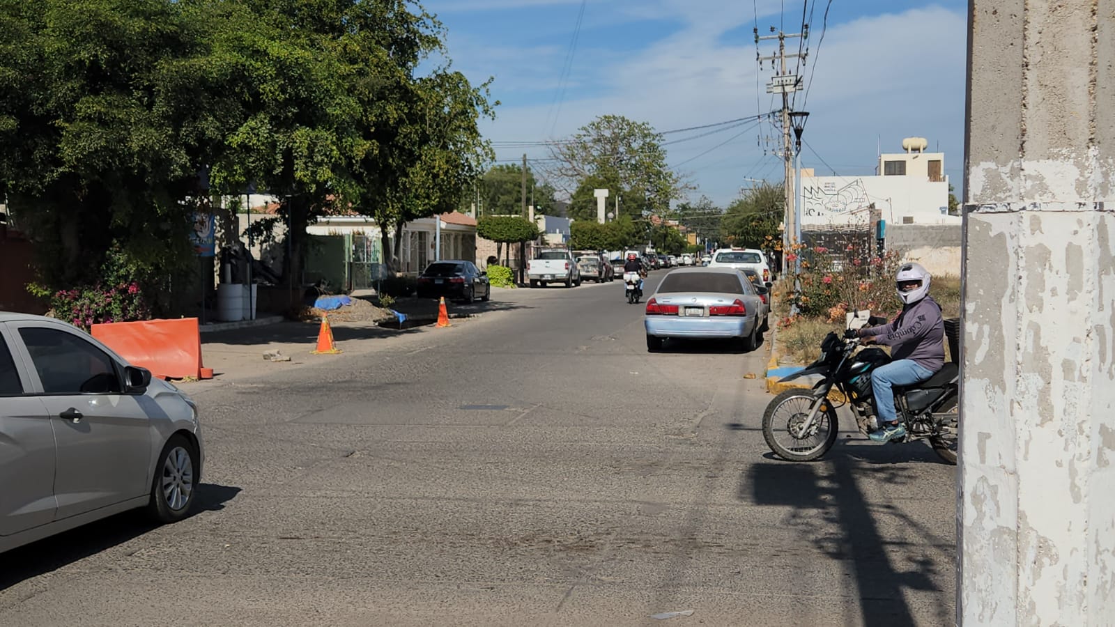 Socavón en la calle Ignacio Zaragoza, Guasave, Sin.