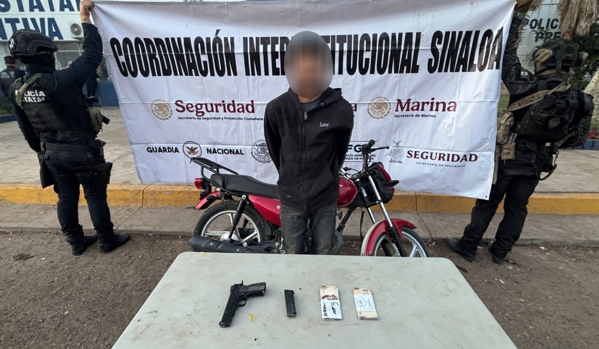 Sujeto detenido con efectivo y arma tras robar comercio en Villa Juárez, Navolato