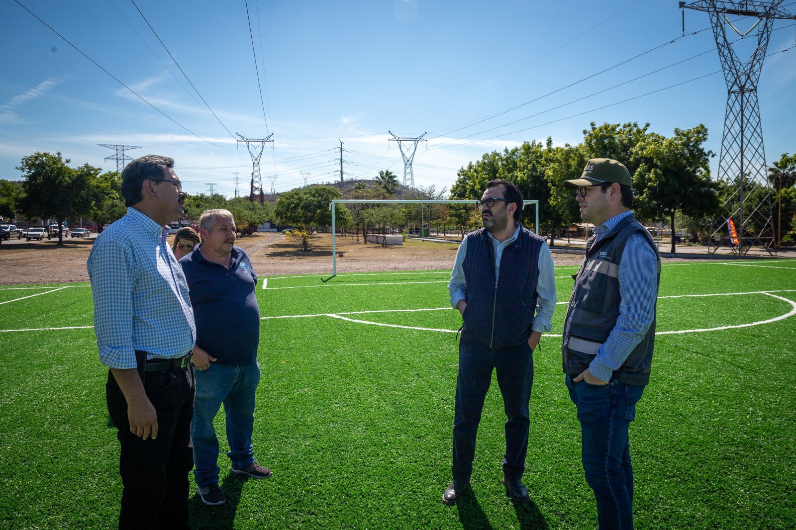 Supervisan ampliación Agricultores-La Costerita en Culiacán