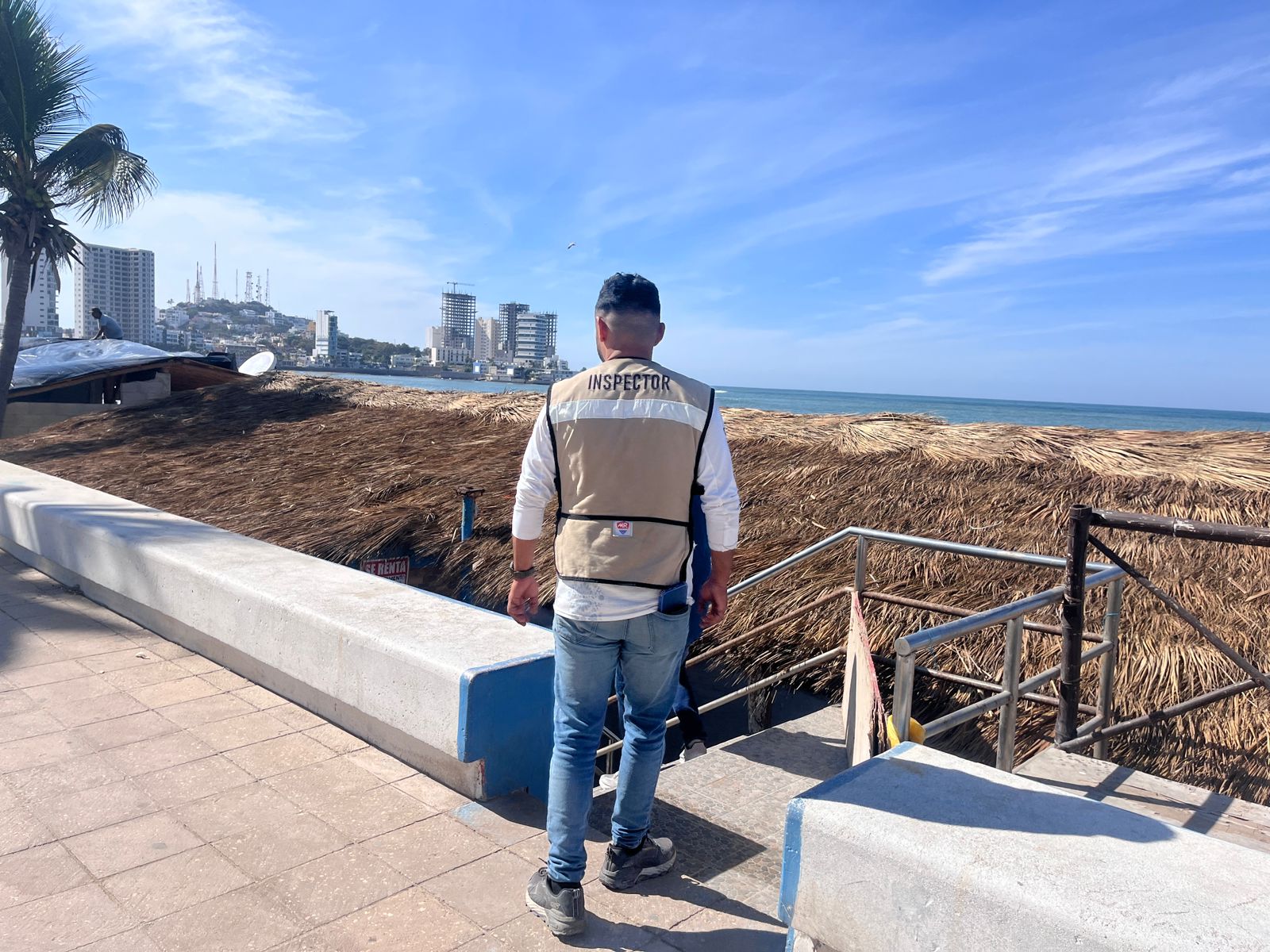 Supervisan que negocios tengan acceso libre a playas de Mazatlán
