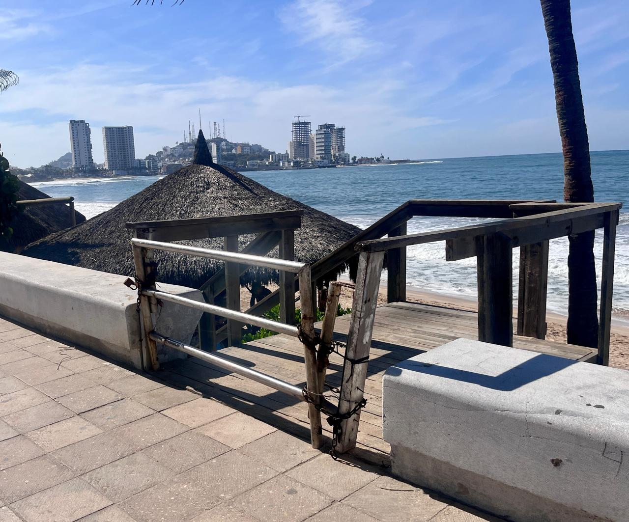 Supervisan que negocios tengan acceso libre a playas de Mazatlán