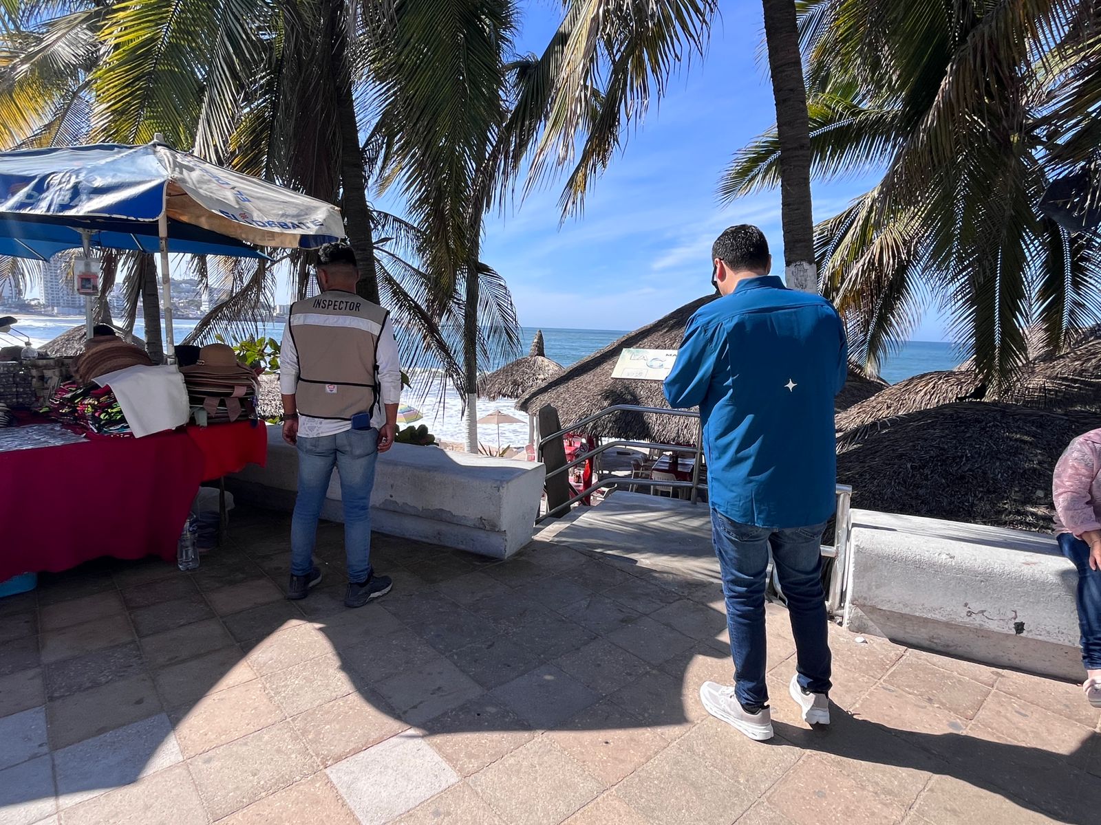 Supervisan que negocios tengan acceso libre a playas de Mazatlán