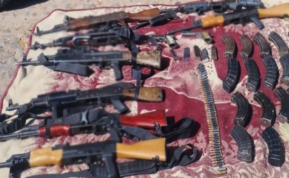 todo un arsenal unidades de lujo se les decomiso a los detenidos