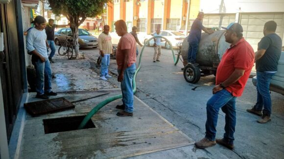 Con recursos limitados, Jumapae se las ingenia para mantener servicios de drenaje en Escuinapa, Sinaloa