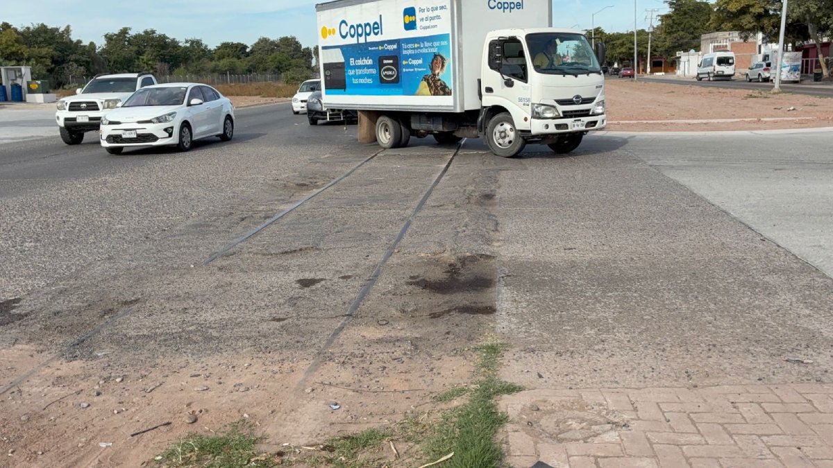 truenan automovilistas en los mochis por pesimo estado del bulevares centenario