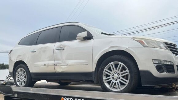 Tras denuncia ciudadana, en Playa Sur de Mazatlán, Sinaloa, recuperan la tarde de este martes 20 de enero, una camioneta robada