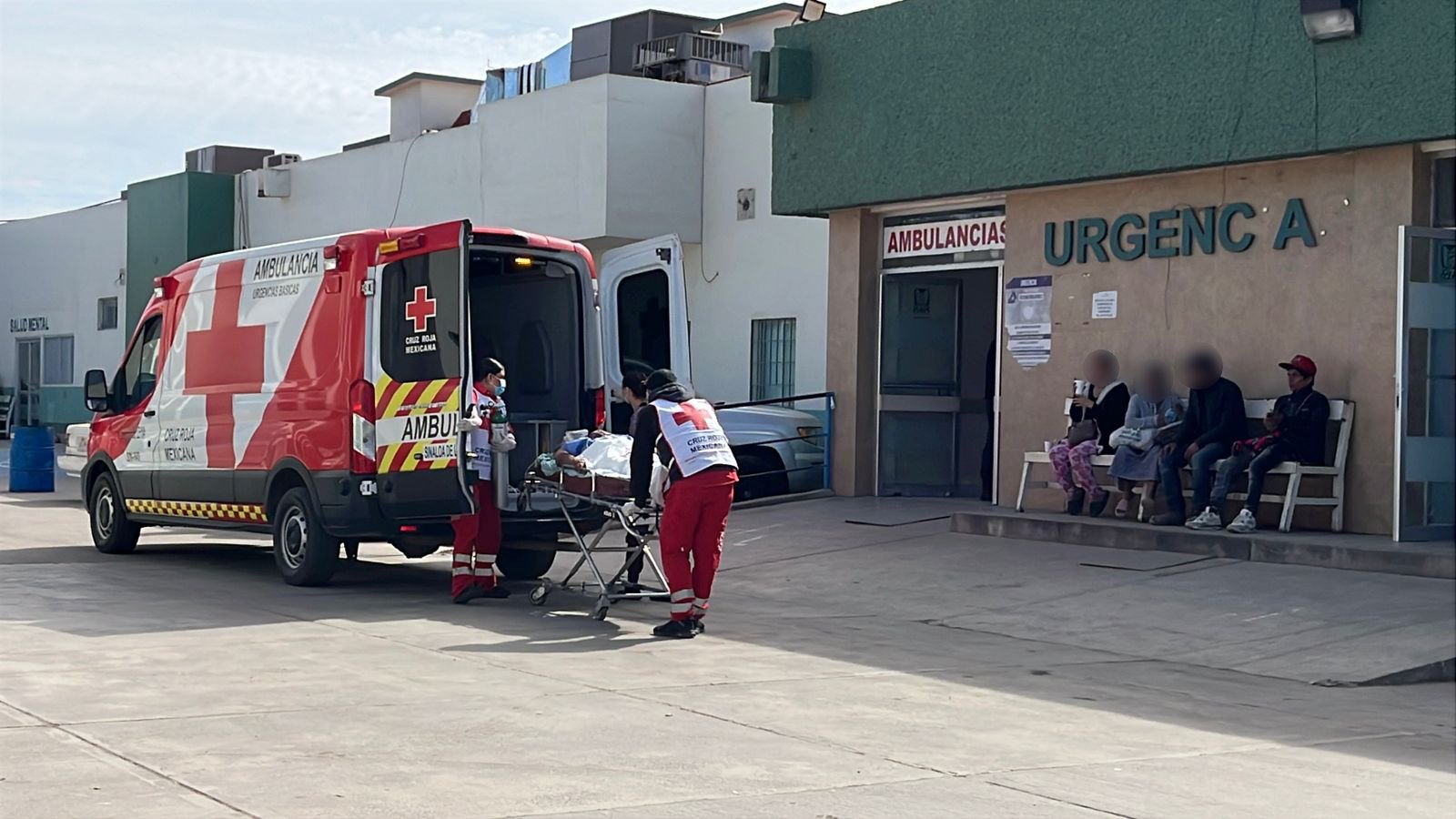 Hombre herido de bala trasladado por paramédico de Cruz Roja a IMSS Guasave