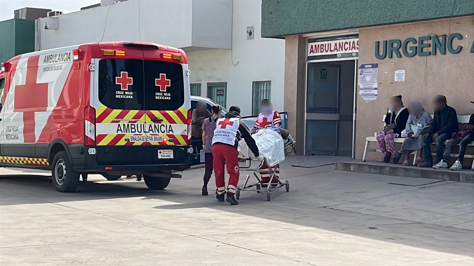 Hombre herido de bala trasladado por paramédico de Cruz Roja a IMSS Guasave