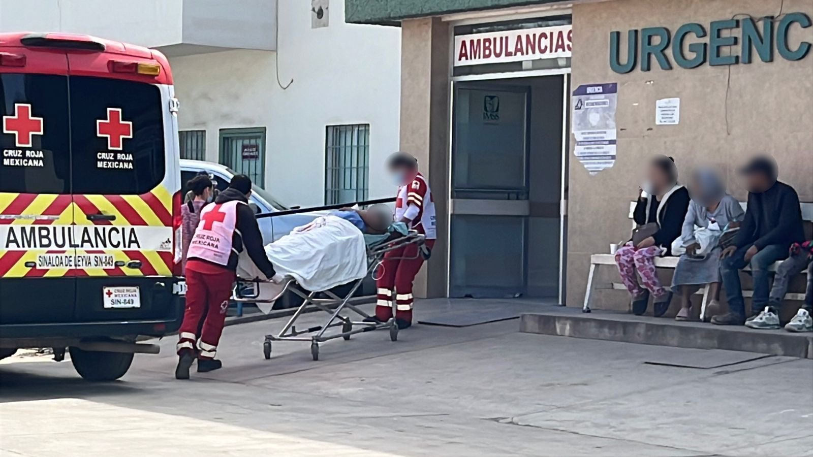 Hombre herido de bala trasladado por paramédico de Cruz Roja a IMSS Guasave
