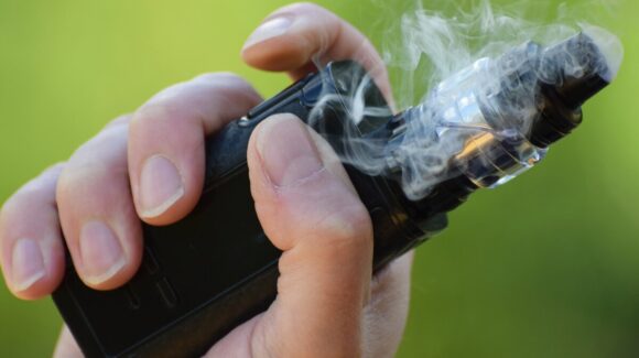 Oficial: Queda prohibido vender o comercializar vapeadores ¿y los que sólo consumen?