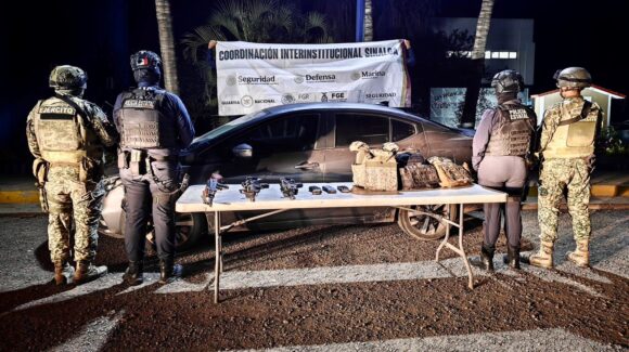Aseguran armas, equipo táctico y un vehículo tras agresión a policías estatales al norte de Culiacán, Sinaloa: SSPE