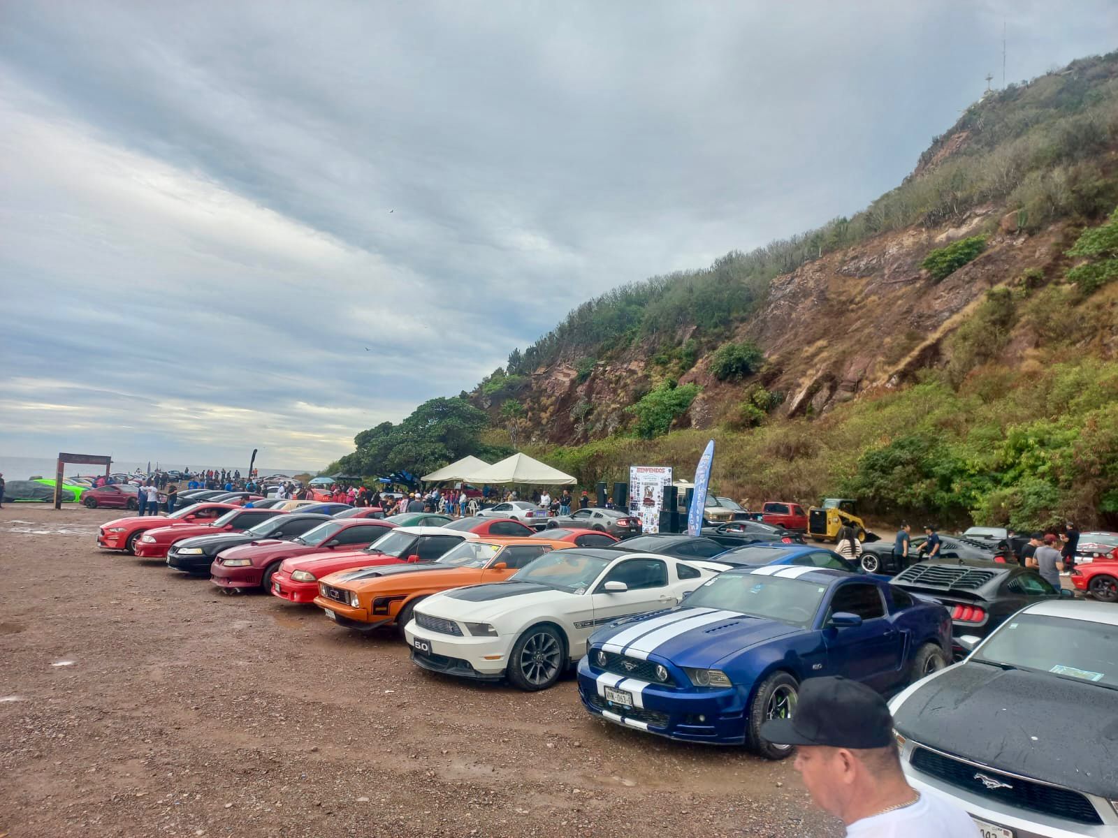 Celebran concentración de vehículos Mustang en Mazatlán