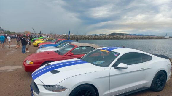 ¡Rugen sus motores en Mazatlán, Sinaloa! Cientos de Mustang toman el puerto en celebración nacional este fin de semana