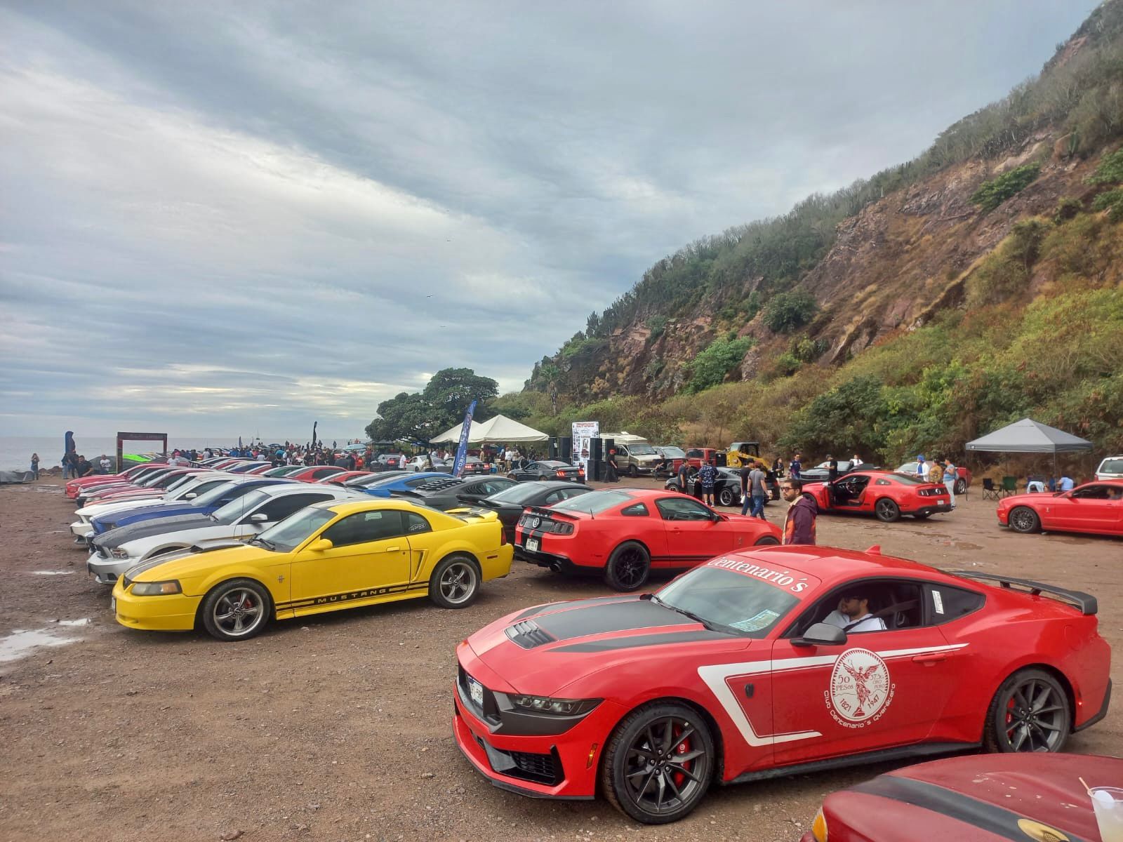 Celebran concentración de vehículos Mustang en Mazatlán