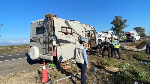 Vuelca casa rodante a la altura de Elota, Sinaloa; no se reportan lesionados