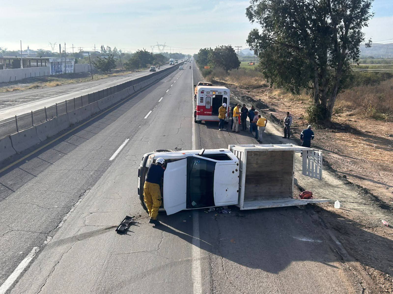 Volcadura en la México 15 deja 4 lesionados en Mazatlán