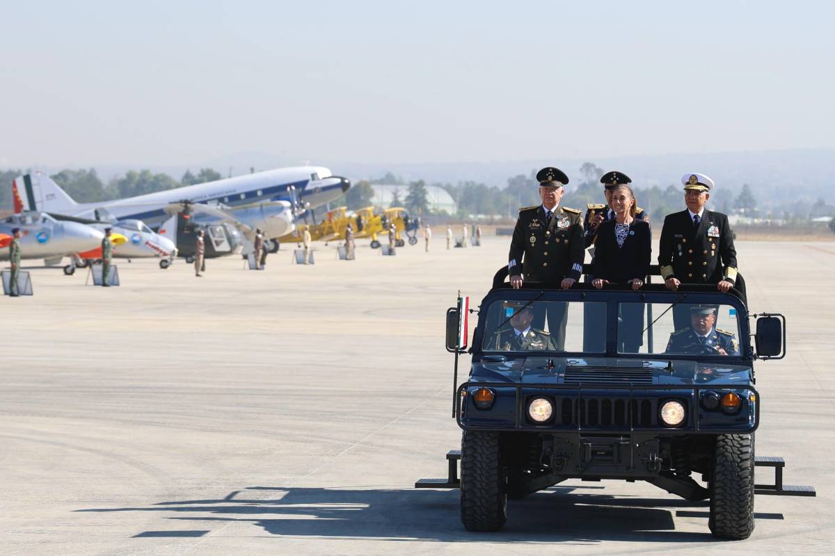 Sheinbaum reafirma compromiso con la Fuerza Aérea Mexicana en su 111 aniversario
