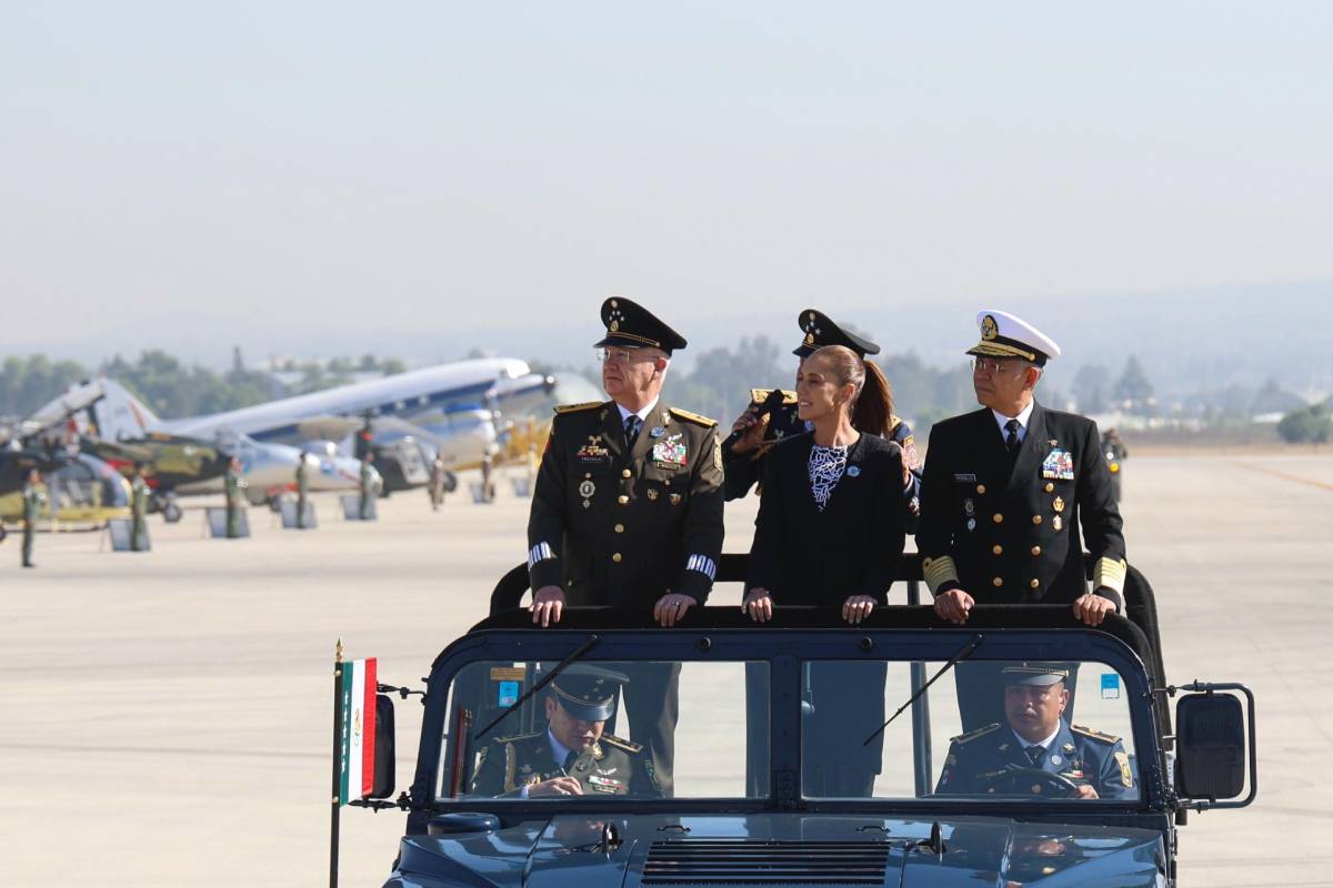 Sheinbaum reafirma compromiso con la Fuerza Aérea Mexicana en su 111 aniversario