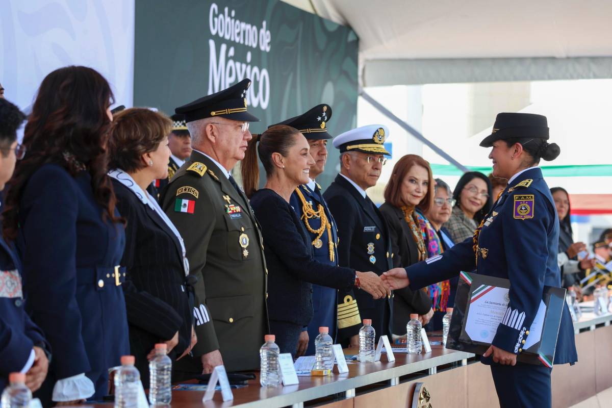 Sheinbaum reafirma compromiso con la Fuerza Aérea Mexicana en su 111 aniversario