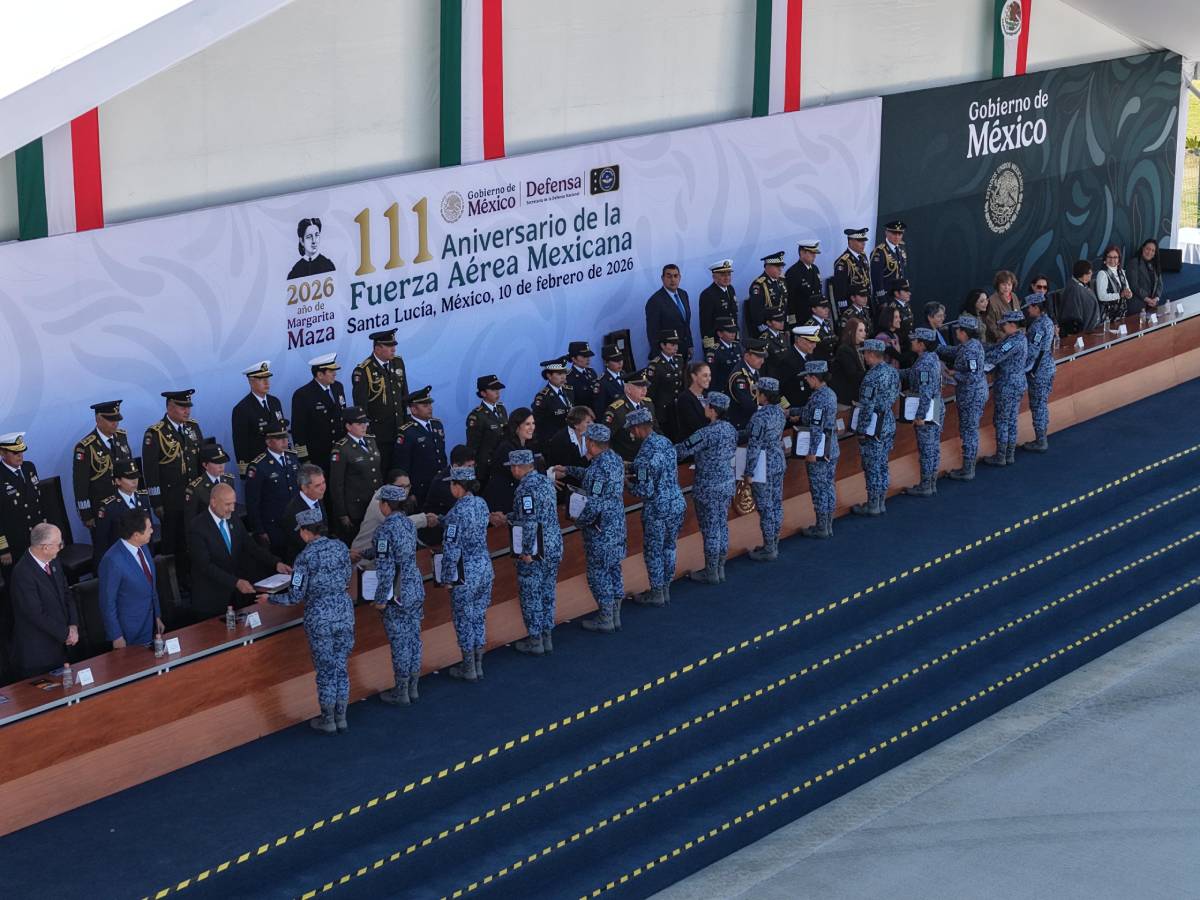 Sheinbaum reafirma compromiso con la Fuerza Aérea Mexicana en su 111 aniversario