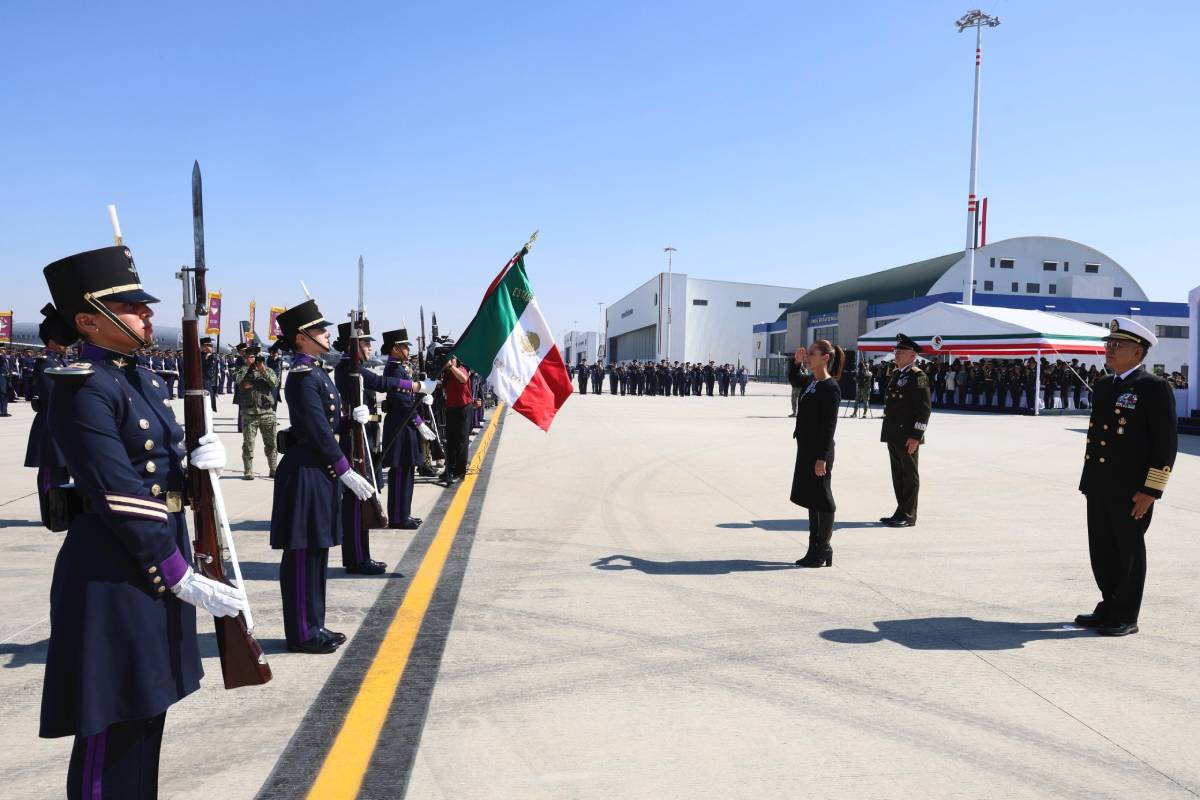 Sheinbaum reafirma compromiso con la Fuerza Aérea Mexicana en su 111 aniversario