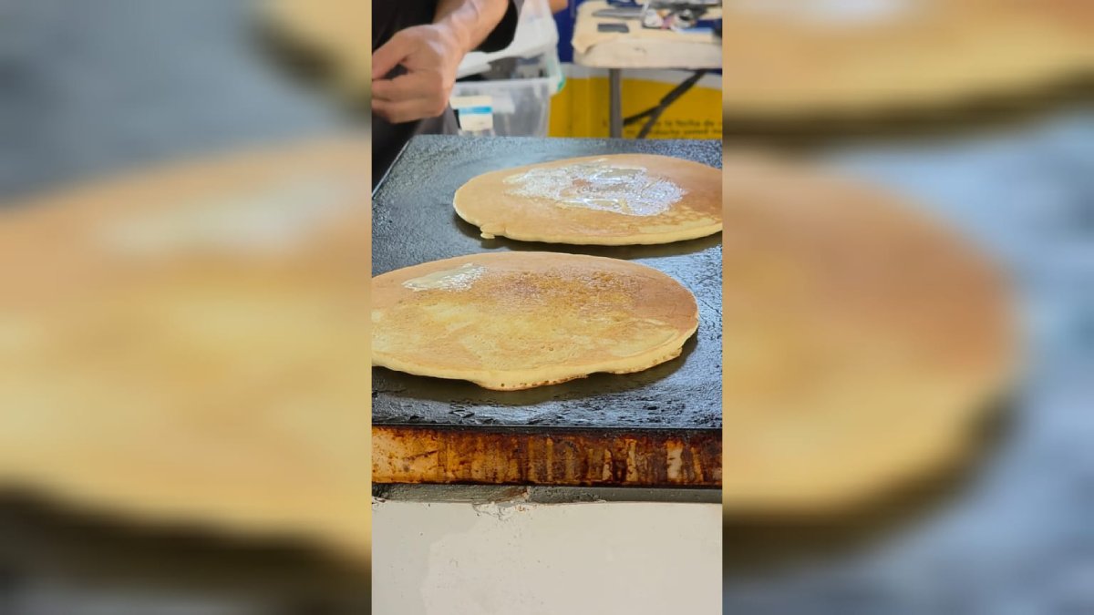 Abel conquista el paladar de los culichis con sus hot cakes culichi