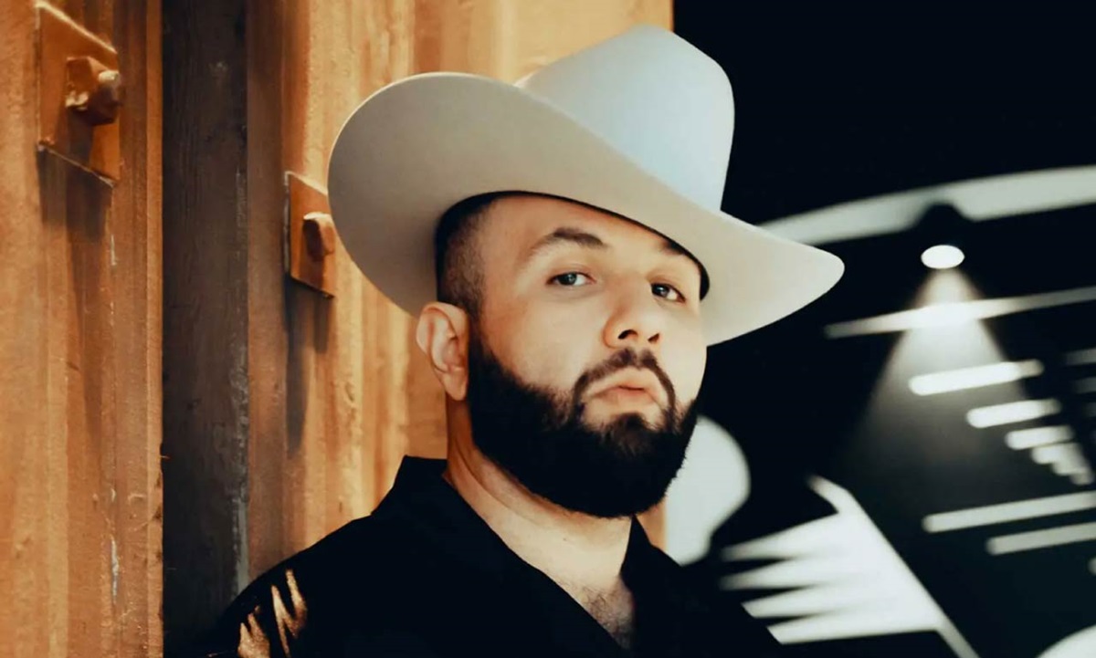 El Gobierno de México anunció el arranque del Circuito Nacional de Festivales de la Paz con un concierto gratuito encabezado por Carín León, una de las figuras más influyentes del regional mexicano en la actualidad. El anuncio se realizó este 24 de febrero de 2026 durante la conferencia matutina, donde se destacó la trayectoria internacional del cantante sonorense.