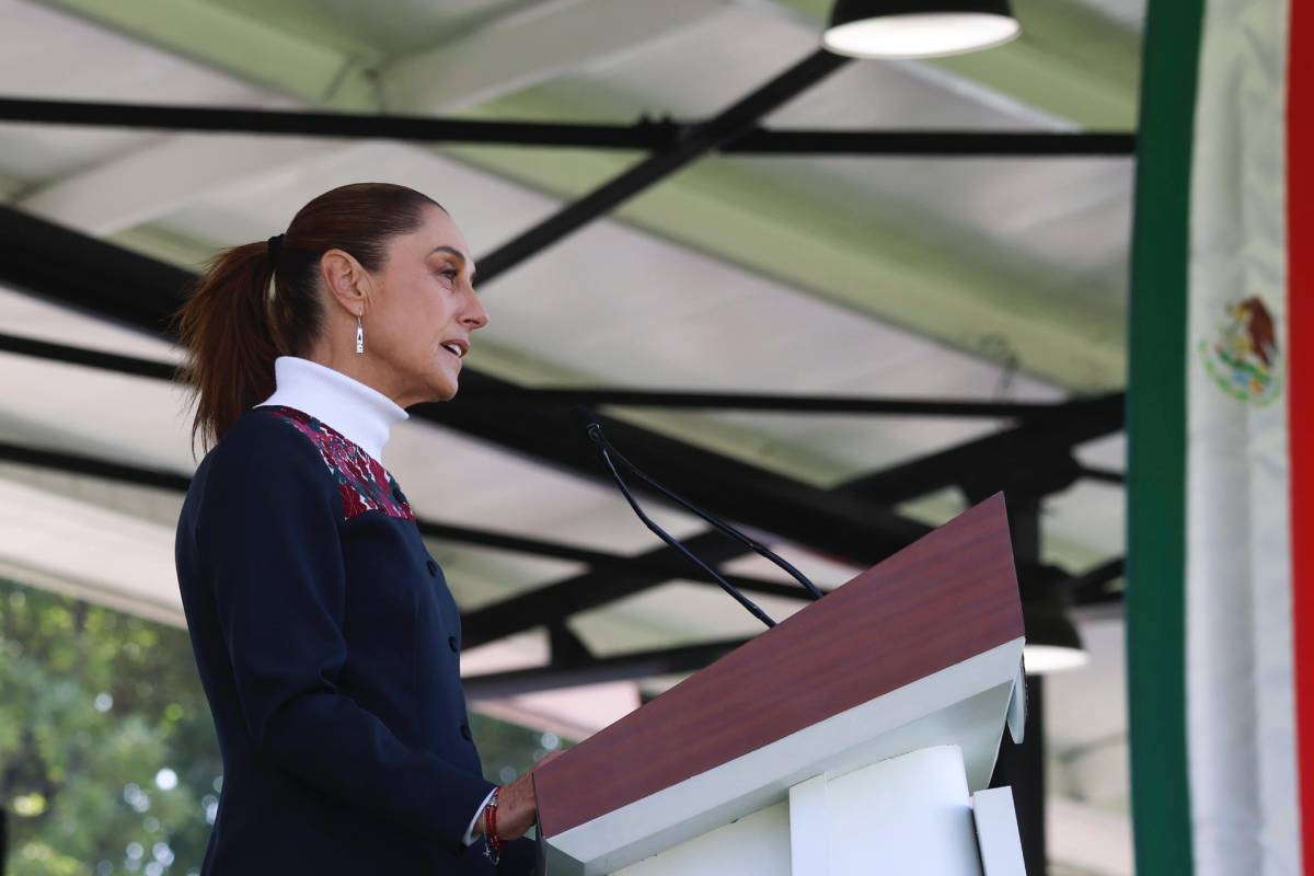 Claudia Sheinbaum encabeza ceremonia del Día de la Bandera en Campo Marte