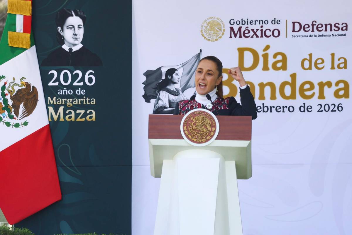 Claudia Sheinbaum encabeza ceremonia del Día de la Bandera en Campo Marte