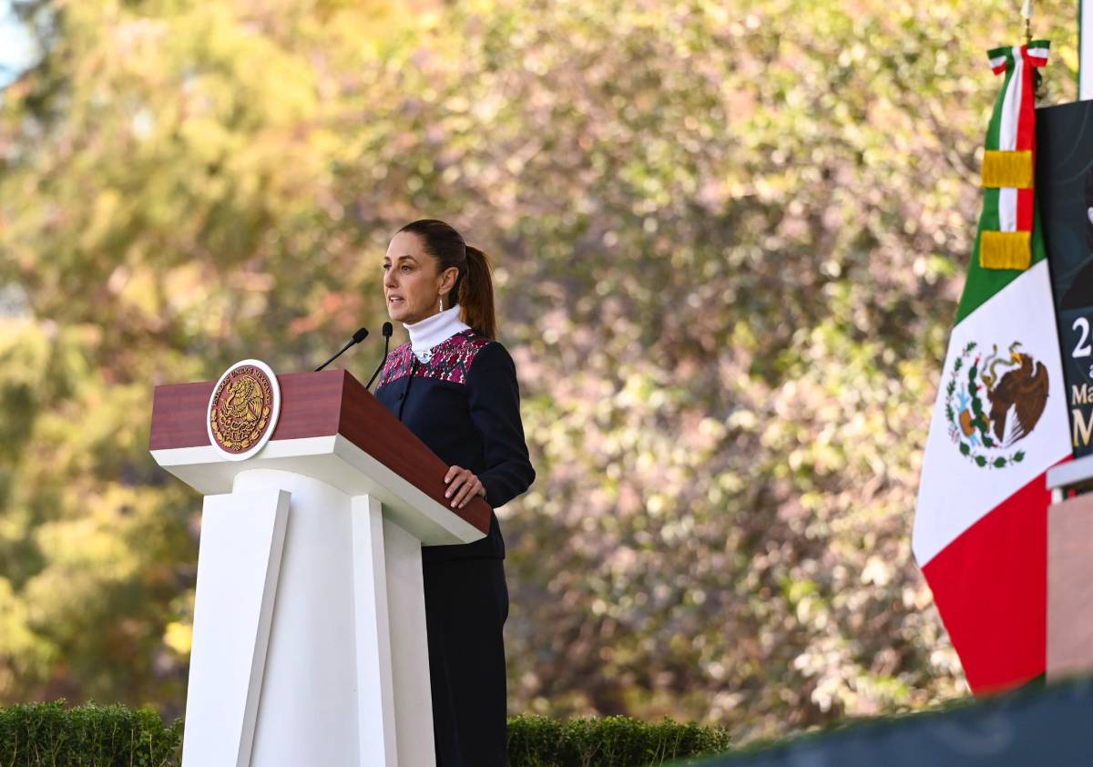 Claudia Sheinbaum encabeza ceremonia del Día de la Bandera en Campo Marte