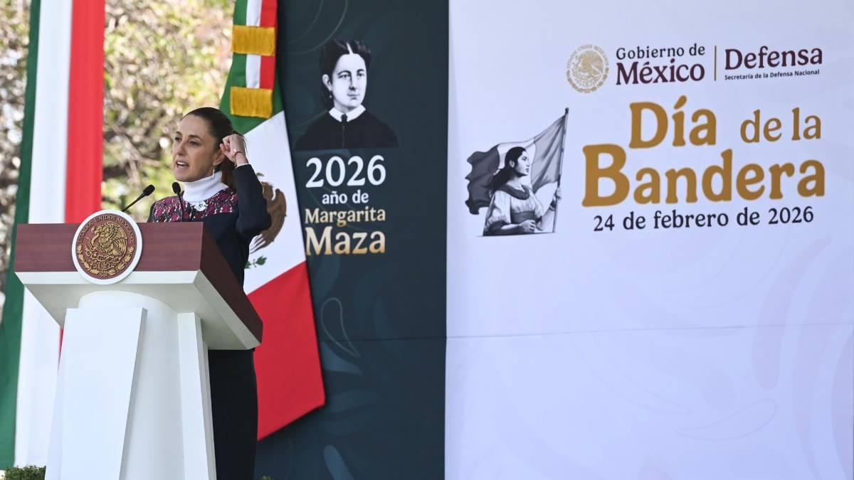 Claudia Sheinbaum encabeza ceremonia del Día de la Bandera en Campo Marte